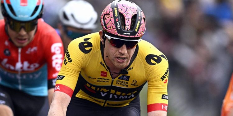 Ciclista belga sofre acidente de carro e está em estado crítico