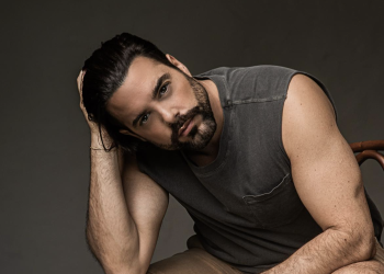 “Existe muito preconceito, muito machismo”: Ator Pedro Carvalho assume homossexualidade