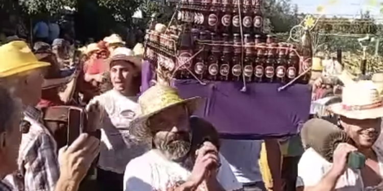 “De beber não posso deixar”: Andor feito de cerveja, em Barcelos, torna-se viral na Internet. Veja o vídeo