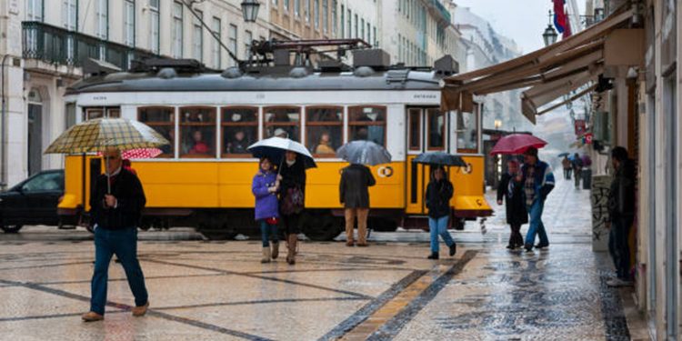Chuva, vento e trovoada. Saiba como vai estar o tempo este fim de semana.