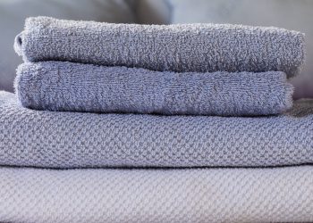 Quantas vezes lava as toalhas de banho? Cerca de 1,5 milhões de britânicos só o faz uma vez por ano