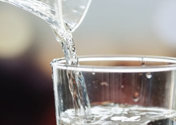 Copos de água da torneira deixam de ser cobrados na restauração