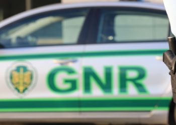 Homem detido por extorquir dinheiro e agredir familiares em Torres Vedras