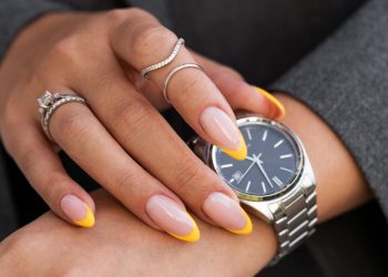 Mulher esquece-se de relógio de 15 mil euros no aeroporto de Lisboa