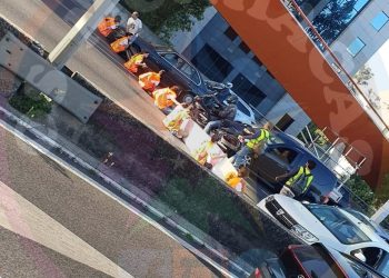 Vídeo: Grupo de ativistas senta-se no chão da Segunda Circular e bloqueia o trânsito