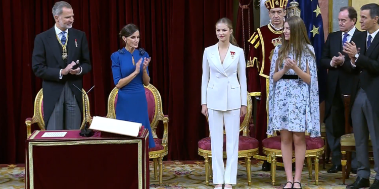 Princesa Leonor de Espanha faz 18 anos. Jovem jurou a Constituição e recebeu ovação