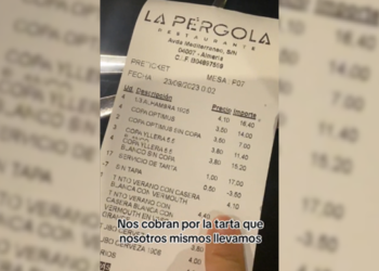 Restaurante cobra 17 euros de taxa por bolo que cliente trouxe de fora e divide opiniões