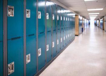 Trabalhadores não docentes em greve esta segunda feira