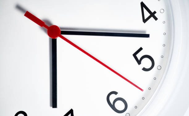 Este domingo muda a hora em todo o país. Relógios vão atrasar uma hora