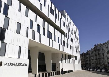 Mala suspeita deixada junto à PJ de Lisboa. Criado perímetro de segurança