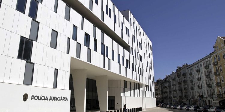 Mala suspeita deixada junto à PJ de Lisboa. Criado perímetro de segurança