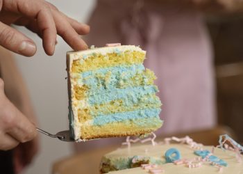 Cobrar 1€ por pessoa para guardar bolo de aniversário? Restaurantes podem fazê-lo