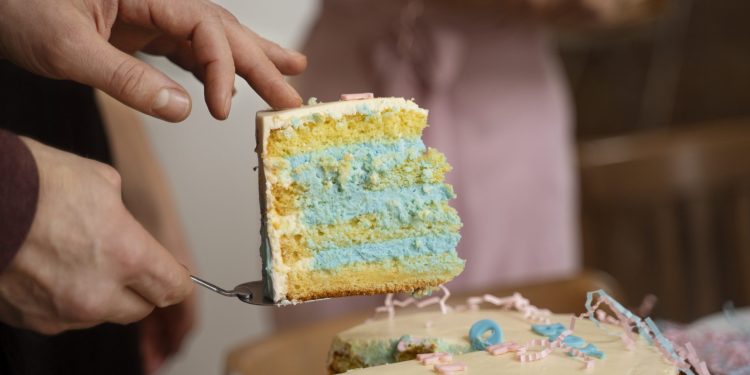 Cobrar 1€ por pessoa para guardar bolo de aniversário? Restaurantes podem fazê-lo