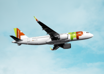 Avião da TAP com destino à ilha Terceira esteve 15 horas a tentar aterrar