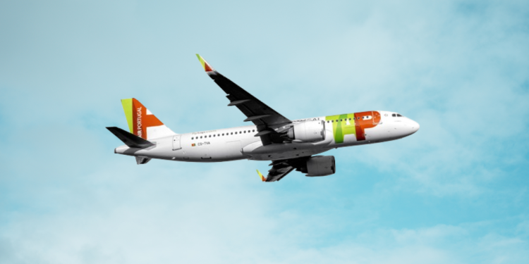 Avião da TAP com destino à ilha Terceira esteve 15 horas a tentar aterrar