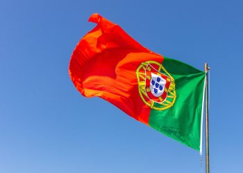 Governo muda símbolo oficial e gera polémica. Nova imagem custou 74 mil euros