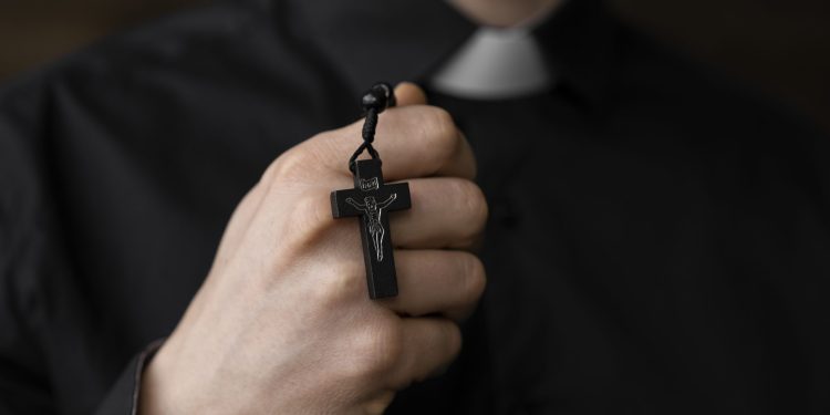 Padre detido por desvios de milhões. Tinha 29 imóveis e vida de luxo