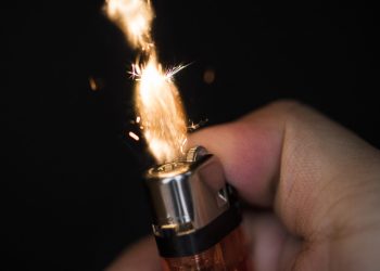 Homem detido por incendiar casa onde vivia após saber que ia ser despejado pelo novo proprietário