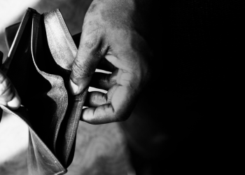 Pobreza: Há quem já divida a cama por não ter dinheiro