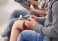 Reino Unido quer banir telemóveis nas escolas, incluindo professores