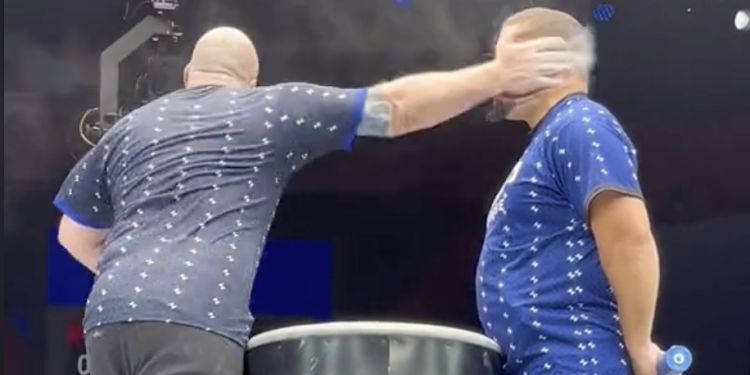 Campeonato de chapadas, o novo desporto americano