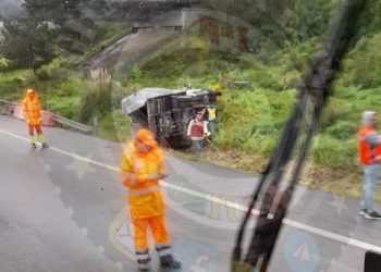 Despiste seguido de capotamento faz quatro feridos na A8 em Torres Vedras