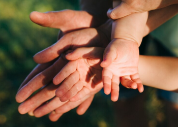 Lei da adoção homossexual já deu família a mais de 55 crianças em Portugal