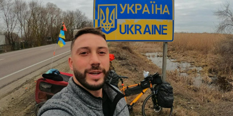 Conheça o português que está a percorrer a Ucrânia de bicicleta