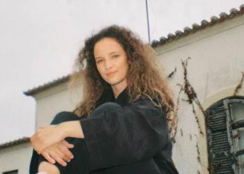 Ela Li apresenta novo single no Teatro-Cine de Torres Vedras