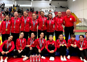 Física campeã territorial de Mini-Trampolim