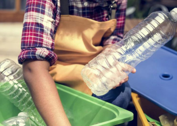 Portugueses podem vir receber 10 cêntimos por cada garrafa de plástico reciclada