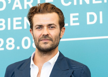 “Tomávamos banho uma vez por semana”: Albano Jerónimo partilha infância dura e de pobreza