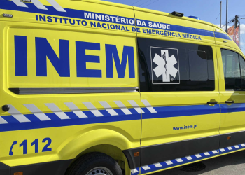 Motociclista de 24 anos morre após colisão contra muro no Paiol, em Alenquer