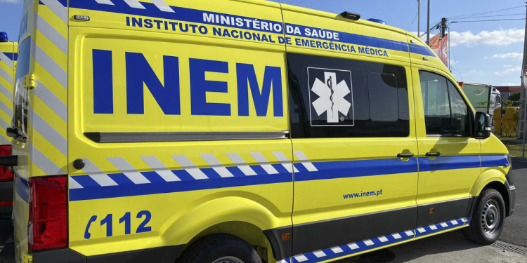 Motociclista de 24 anos morre após colisão contra muro no Paiol, em Alenquer