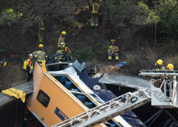 Condutor de autocarro que capotou em túnel de Barcelona adormeceu ao volante