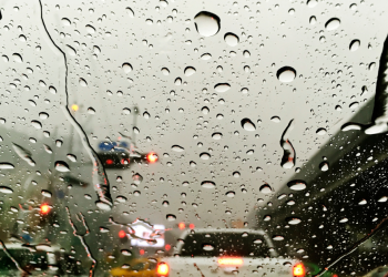 Segunda-feira com chuva, trovoada e… poeiras