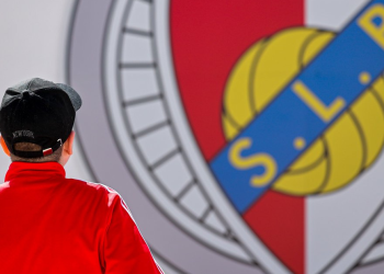 Vídeo: Benfica surpreende jovem que perdeu a família na explosão de Vila Nova de MilFontes