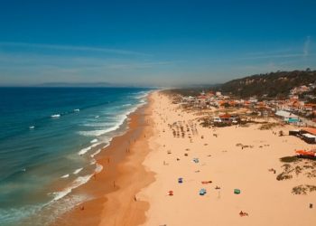 Praia portuguesa nomeada uma das melhores praias da Europa
