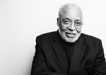 Morreu James Earl Jones, ator que deu voz a ‘Darth Vader’ e ‘Mufasa’