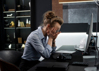 Empresa chinesa implementa “Licença de Infelicidade”