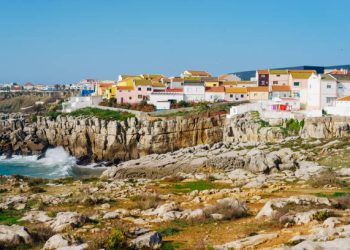 Casas em risco de cair ao mar em Peniche
