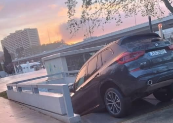 Queria entrar num estacionamento mas acabou… nas escadas do metro