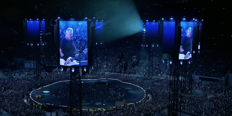 Terra treme ao som de Metallica em estreia no Lane Stadium
