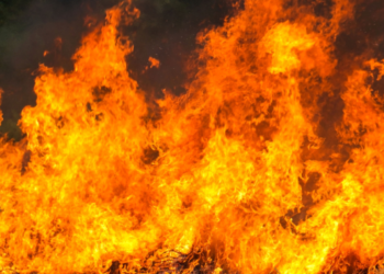 Incêndio em Mafra corta a circulação na A21