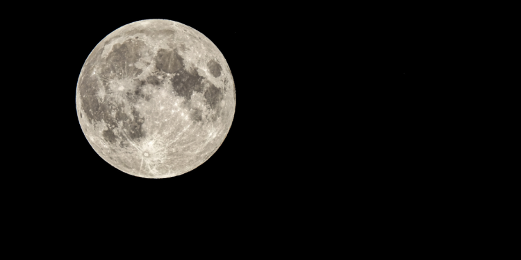 Esteja atento. Esta noite acontece a primeira super-Lua do ano