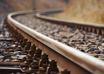 Jovem eletrocutado quando explorava locomotiva na linha do Oeste